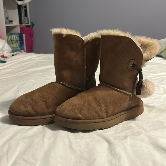 Ugg boot with Pom Pom detail - Picture 1 of 6